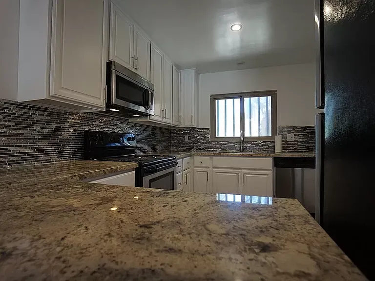 4313 Loma Riviera Ct — Photo 19
