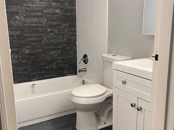 3rd image of 92 Fitzgerald Dr Floor 1