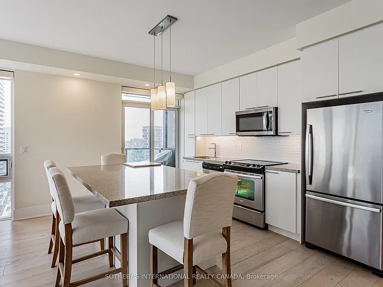 70 Roehampton Ave #2014 — Photo 17