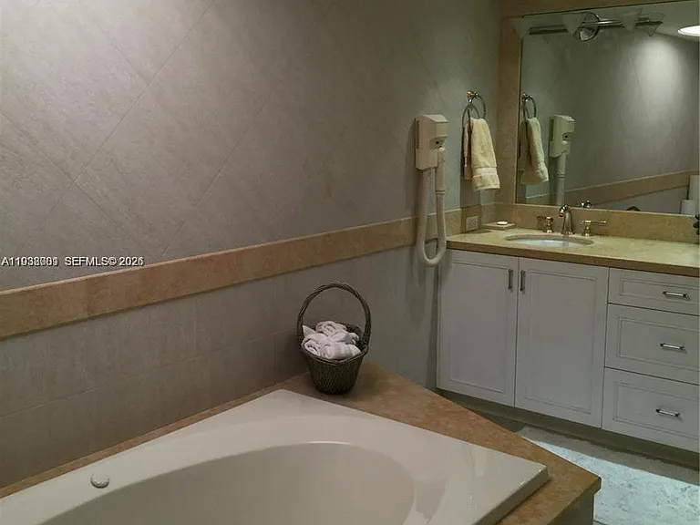 1121 Crandon Blvd #F1107 — Photo 13