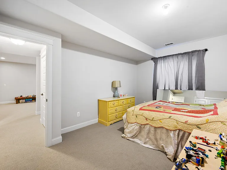 6063 Chester Way — Photo 29