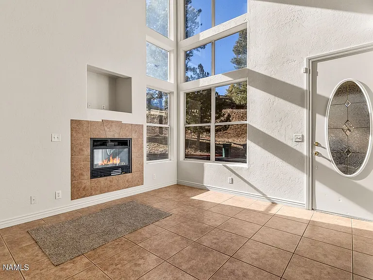 1326 E Trevor Way — Photo 4