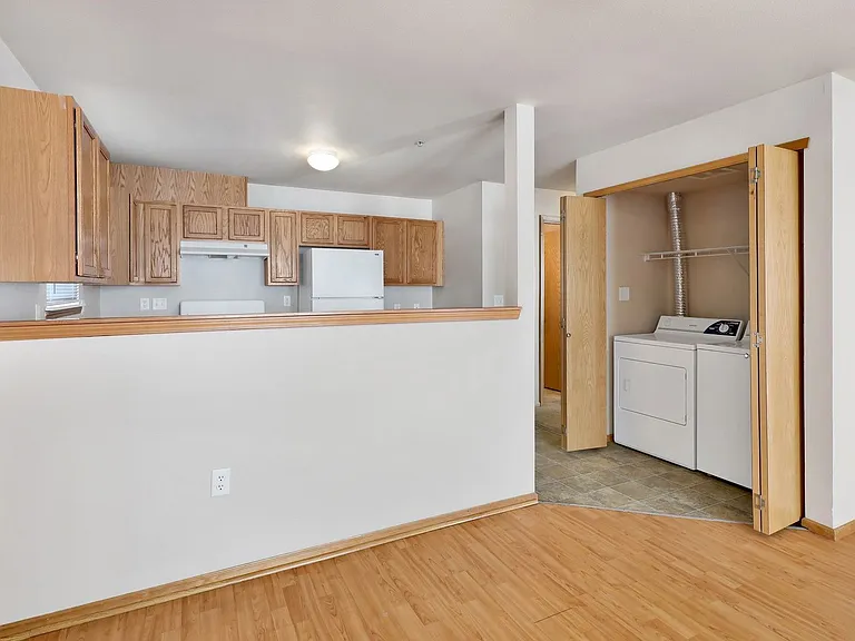 230-250 32nd St — Photo 7