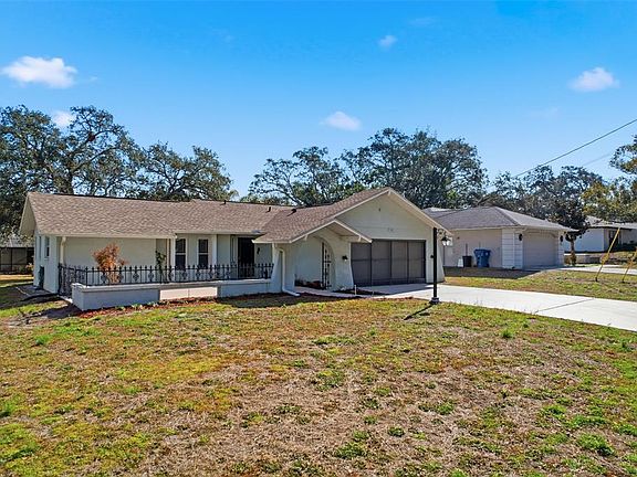 3rd image of 1196 Macfarlane Ave