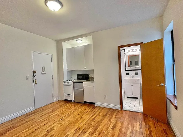 22 W 77th St #63 — Photo 3