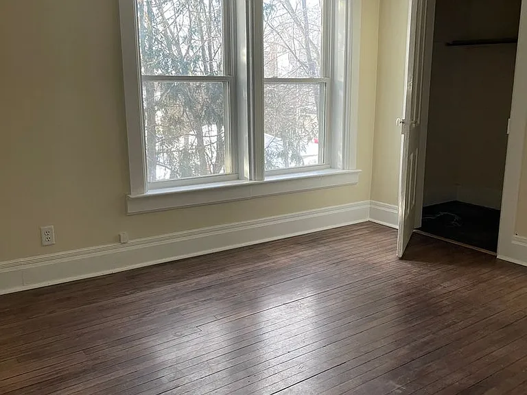 914 Jefferson St — Photo 6