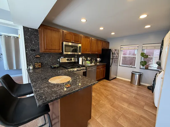 832 S Claremont Ave #2R, Chicago, IL 60612