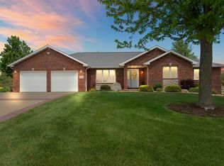 4220 Bluff Point Ct, Hazel Green, WI 53811