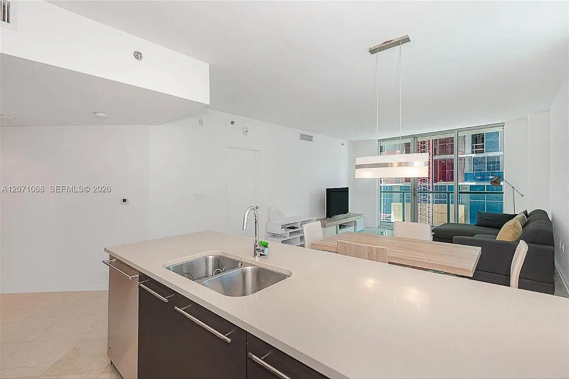 2 bed, 2.0 bath, 1200 sqft, $4,100 — Photo 1