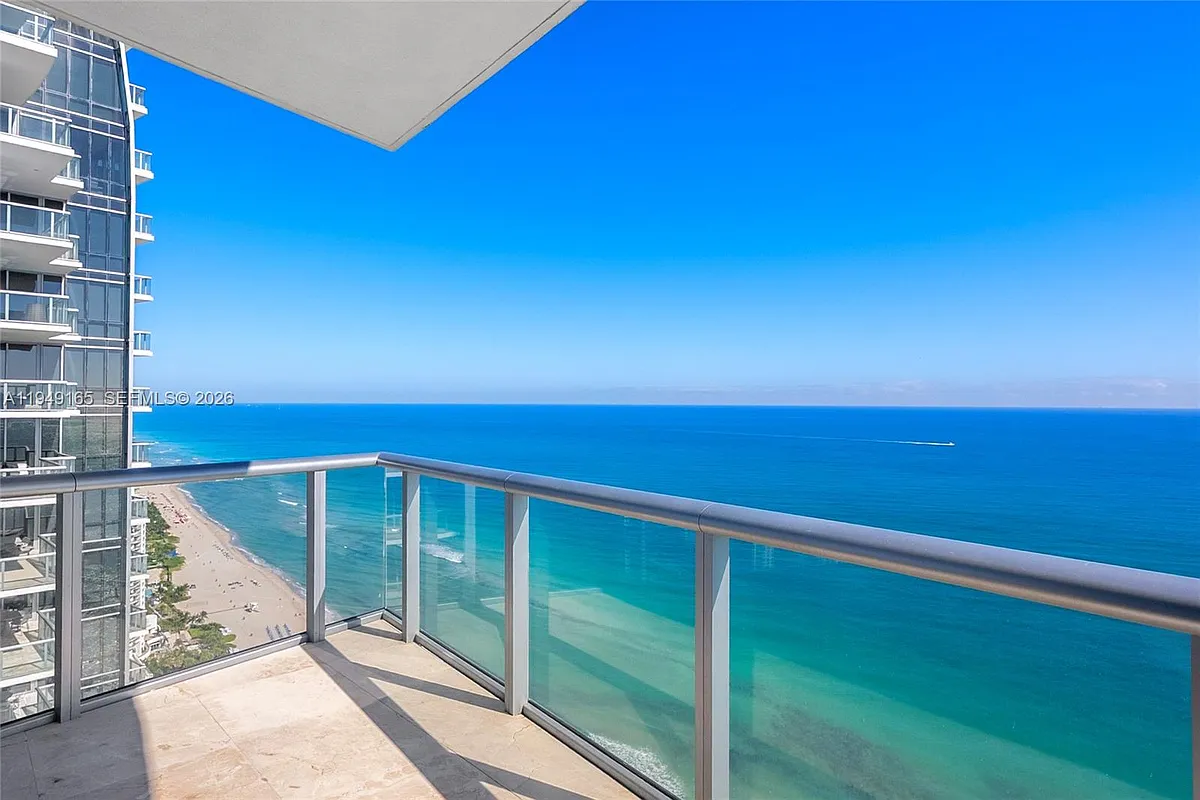 Building Photo - 17001 Collins Ave #4208
