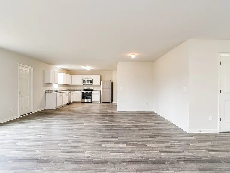 4033 Lake Russell Dr — Photo 5