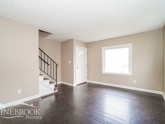 3rd image of 2460 Vendome Dr