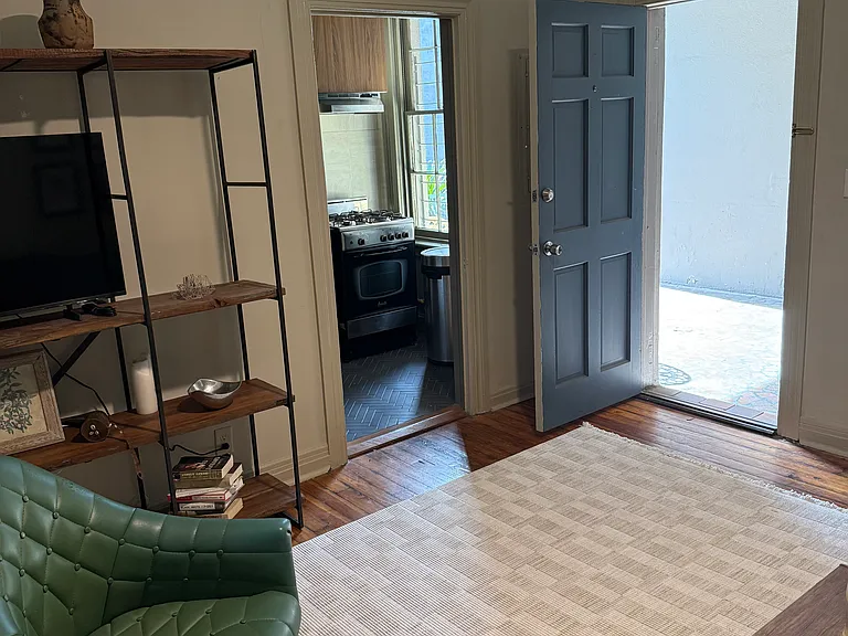 122 E Jones St #2 — Photo 2
