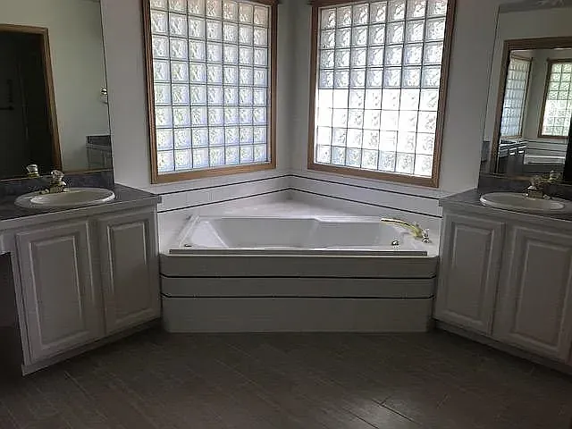 4 bed, 3.5 bath, 3600 sqft, $3,195 — Photo 2