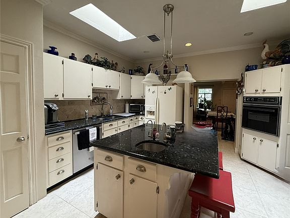 3rd image of 100 Hazel Ave