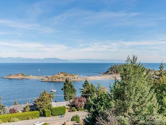 3rd image of 3865 Gulfview Dr