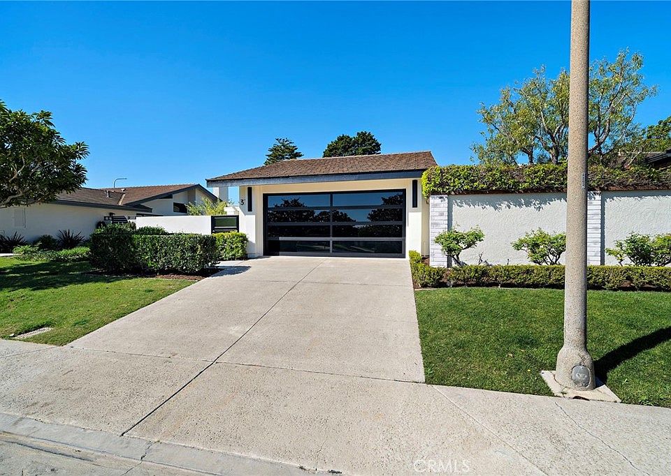 1st image of 37 Beachcomber Dr
