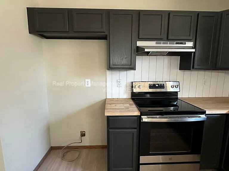 1450 N Green St — Photo 10