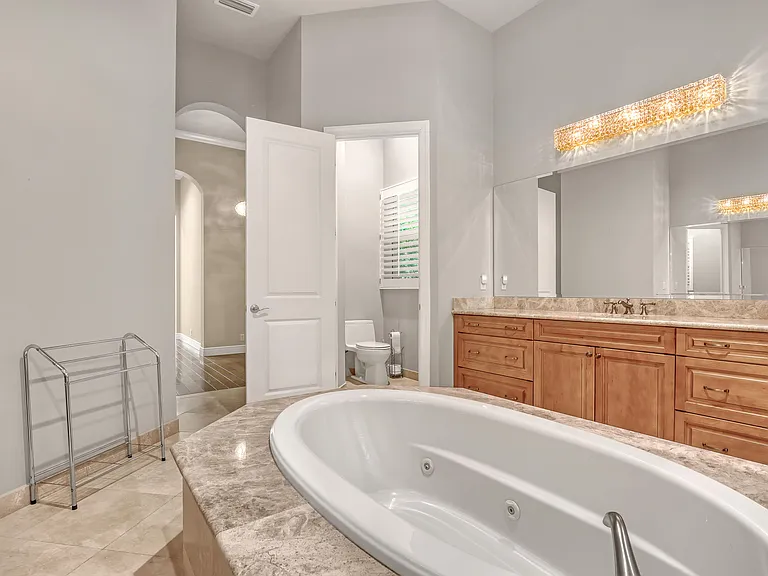 6464 Bellamalfi St — Photo 42