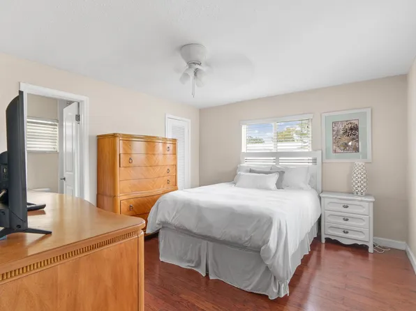 8221 NW 15th Court, Plantation, FL 33322