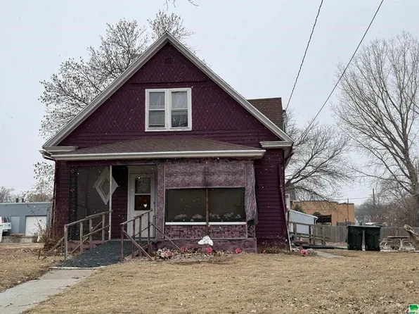 713 Center St, Sioux City, IA 51103