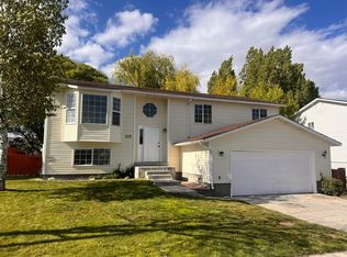 222 Rolling Hills Dr, Elko, NV 89801