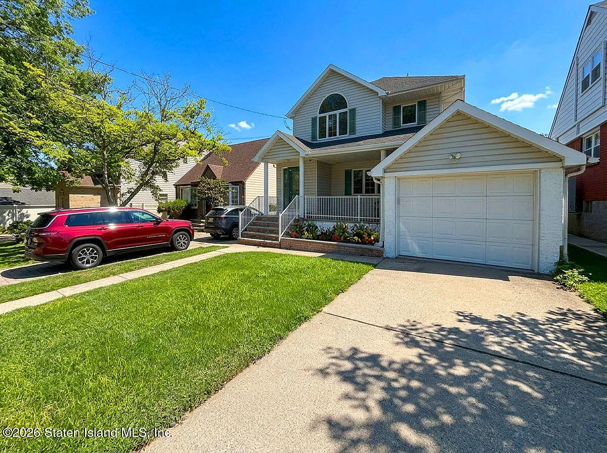 3 bed, 3.0 bath, 2100 sqft, $3,800 — Photo 2