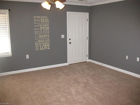 3rd image of 107 Hillside Manor Dr