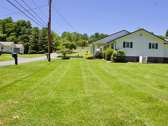 4th image of 120 Admiral Ave