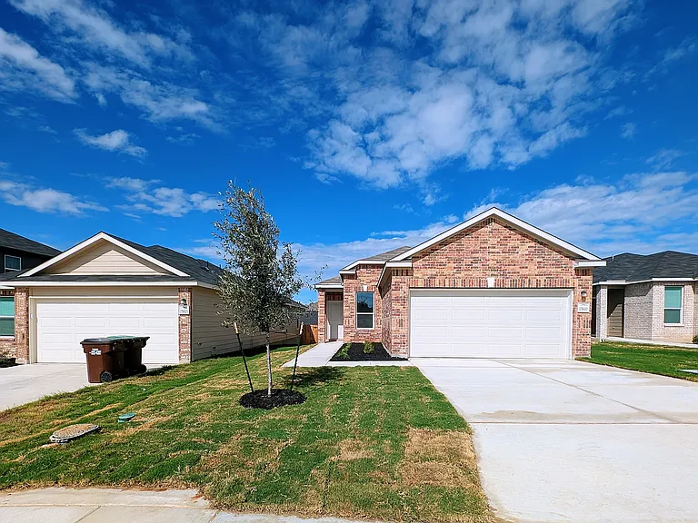 15611 Electra Cir — Photo 1