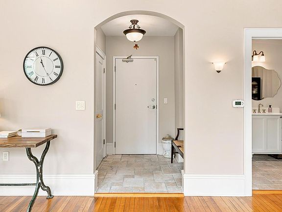4th image of 108 W Wells STREET #2C