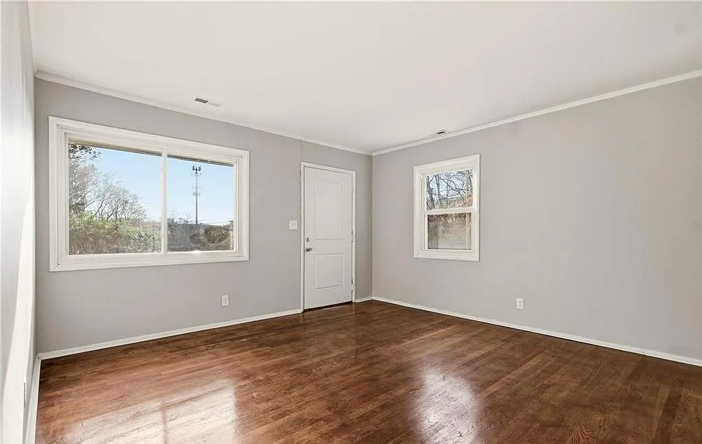 3 bed, 864 sqft, $1,880 — Photo 3