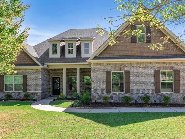 205 Caravella Dr, Dothan, AL 36305