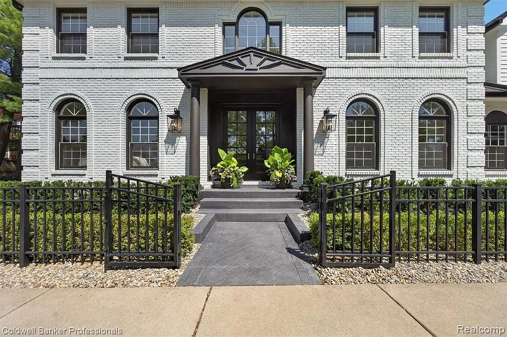5 bed, 6.5 bath, 3732 sqft, $22,500 — Photo 3