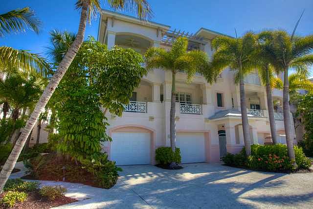 1st image of 747 S Harbor Dr APT 2
