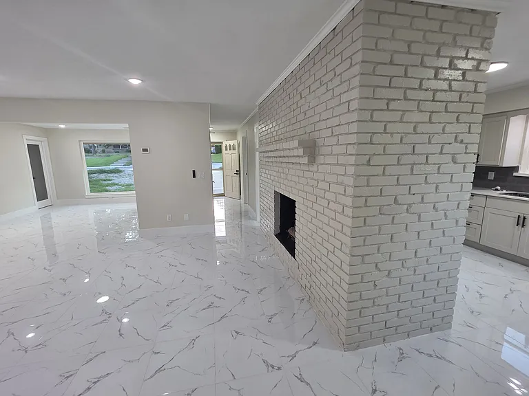 1900 Hillcrest Dr — Photo 8