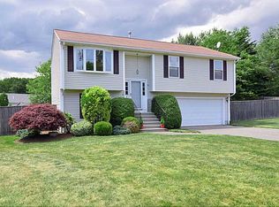 3 Hamlet Ct, Bristol, RI 02809