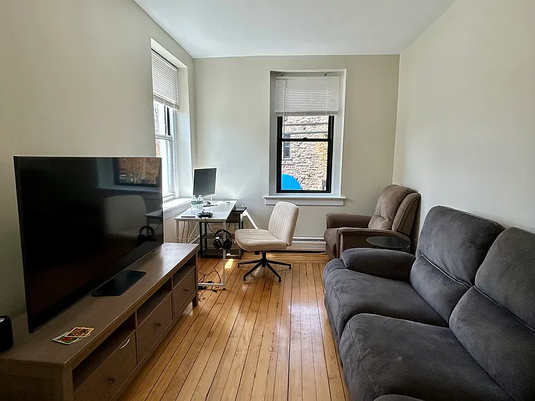 378 Thames St #6 — Photo 1