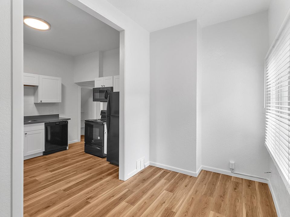 Dinning room off of the kitchen