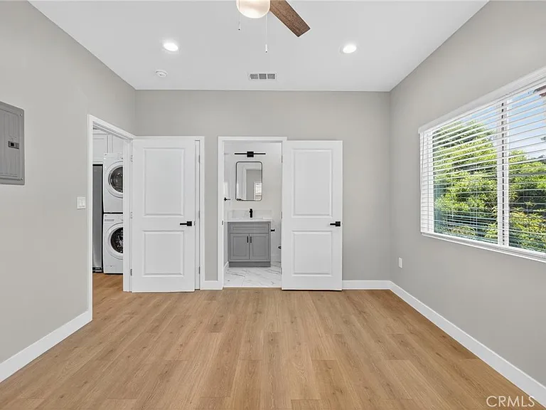 14734 Gilmore St #D — Photo 7