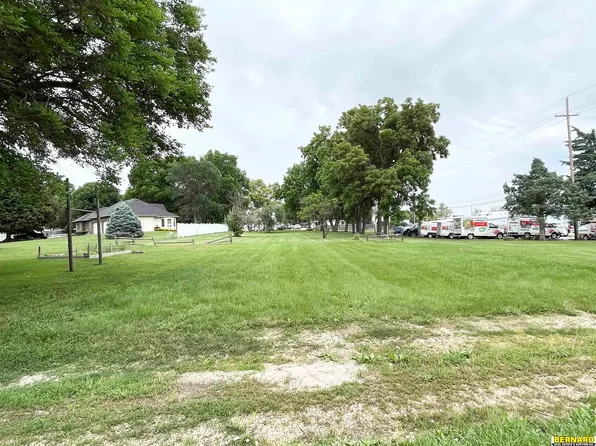 2413 K St, Auburn, NE 68305