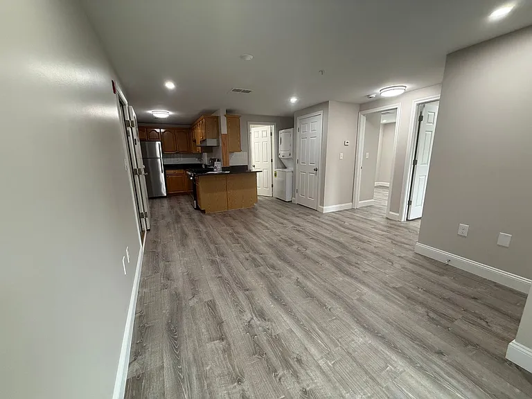 Pondsview Apartments — Photo 121