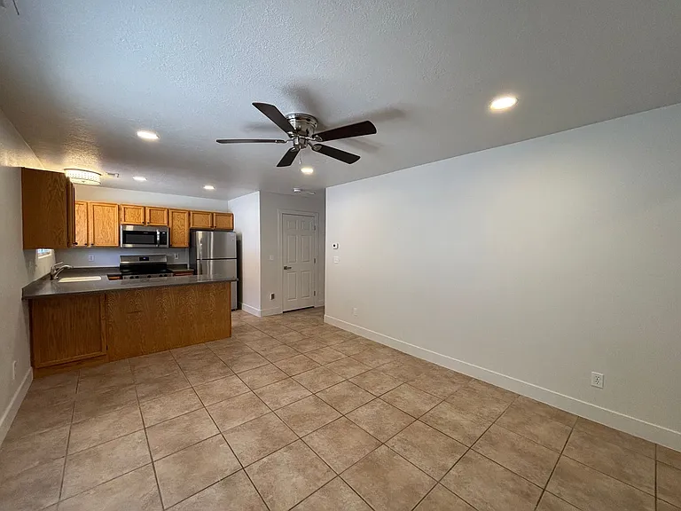 696 N 600 W #B — Photo 2