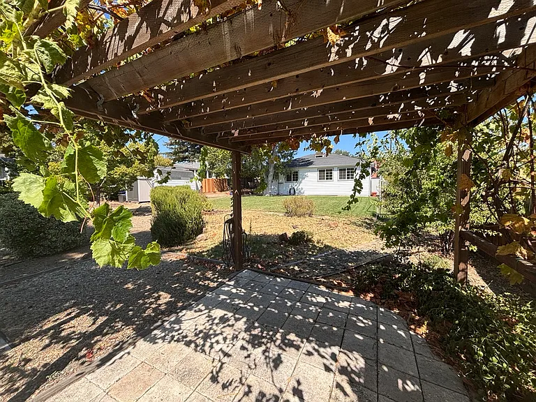 1637 Garnet Ln — Photo 25