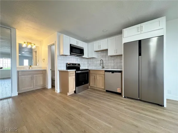 4600 University Center Dr #94, Las Vegas, NV 89119