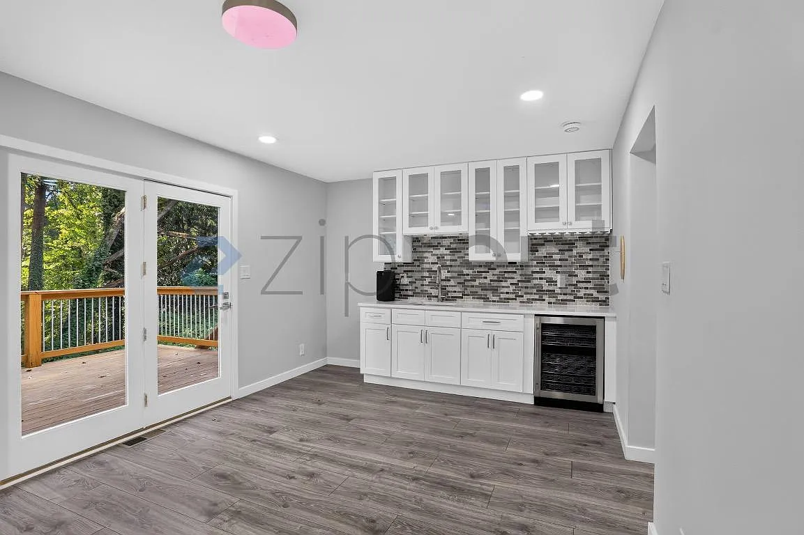 5 bed, 3.5 bath, 2004 sqft, $3,000 — Photo 4