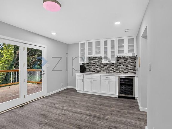 4th image of 3191 Crestview Cir