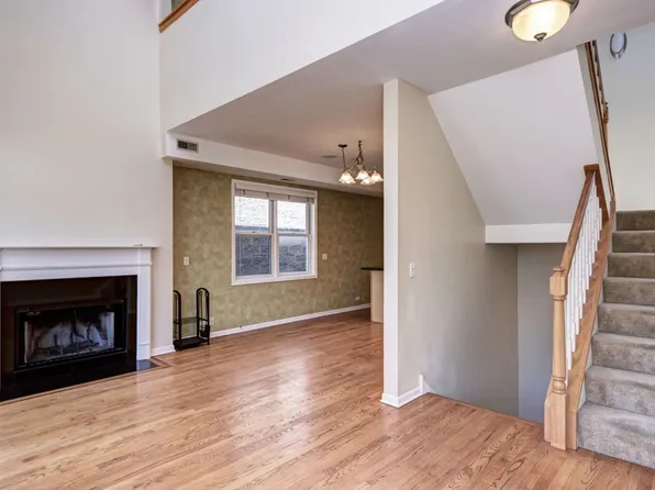 3748 N Clifton Ave APT Coach, Chicago, IL 60613