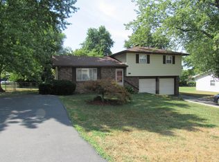 832 E McVay St, Marshfield, MO 65706