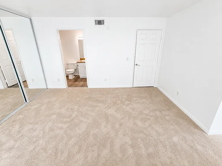 5525 Canoga Ave #209 — Photo 8